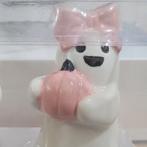 Halloween Salt and pepper shakers – ghosts (NWT) - Picture 6 of 6